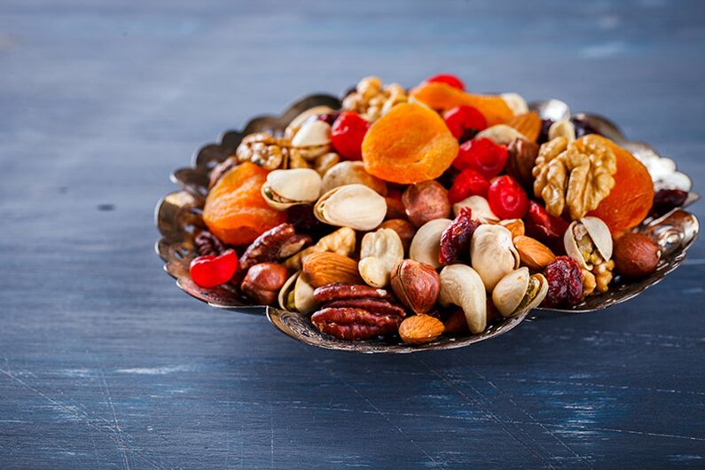Useful dried fruits for making lean sweet sausages